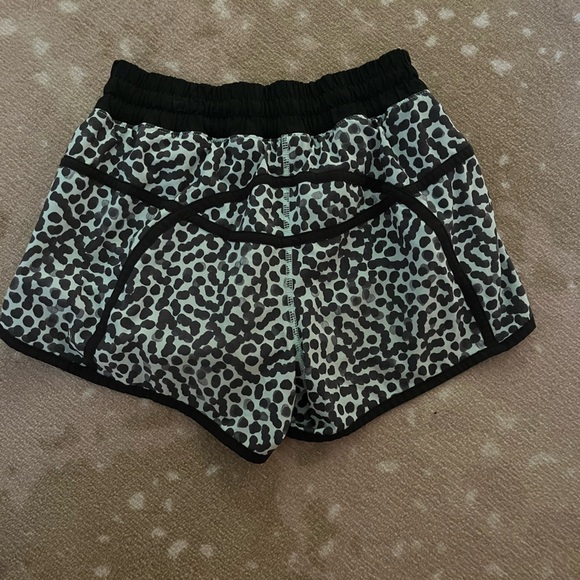 Lululemon size 4 speed ups, blue and black polkadot not sold anymore - Picture 2 of 4